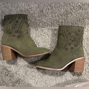 Olive Green Women’s 6 Ankle Boots with Cutout Design